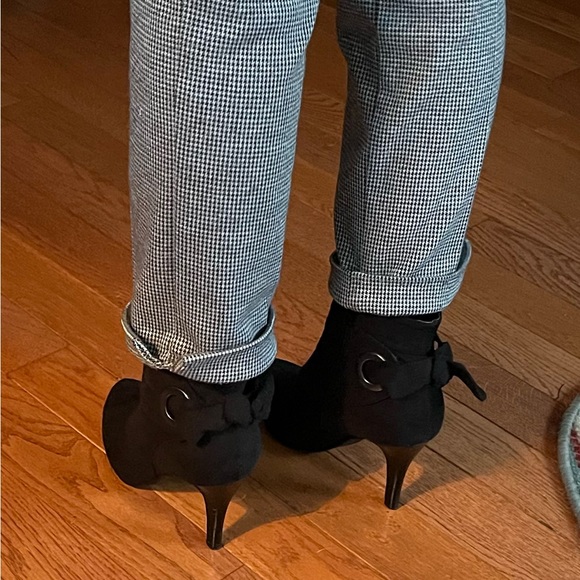 New Directions Ladies bootie black suede material 3.5 inch heel with bow. - Picture 9 of 10